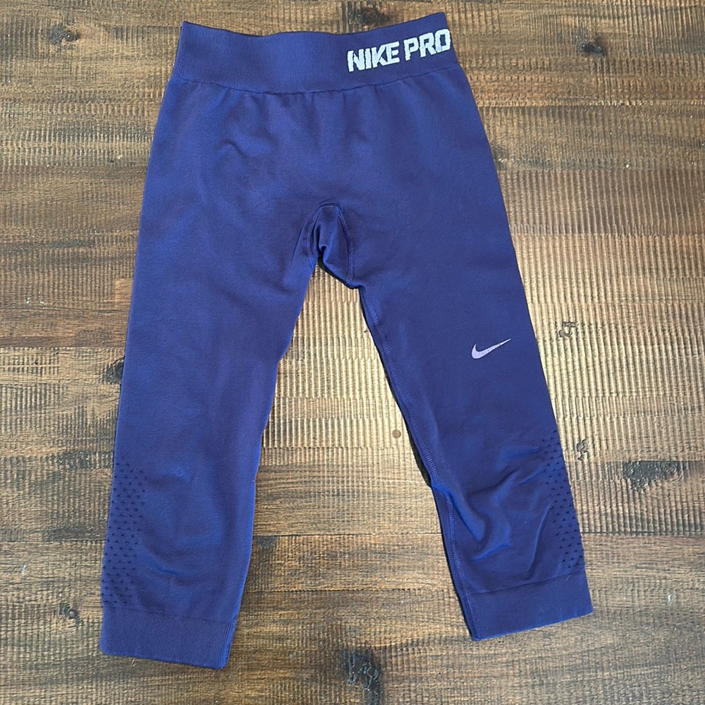 Nike Pro Seamless Capri | size XS | Purple